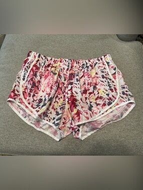 Calvin Klein XL Women's Athletic Running Shorts - Pink Multi Print